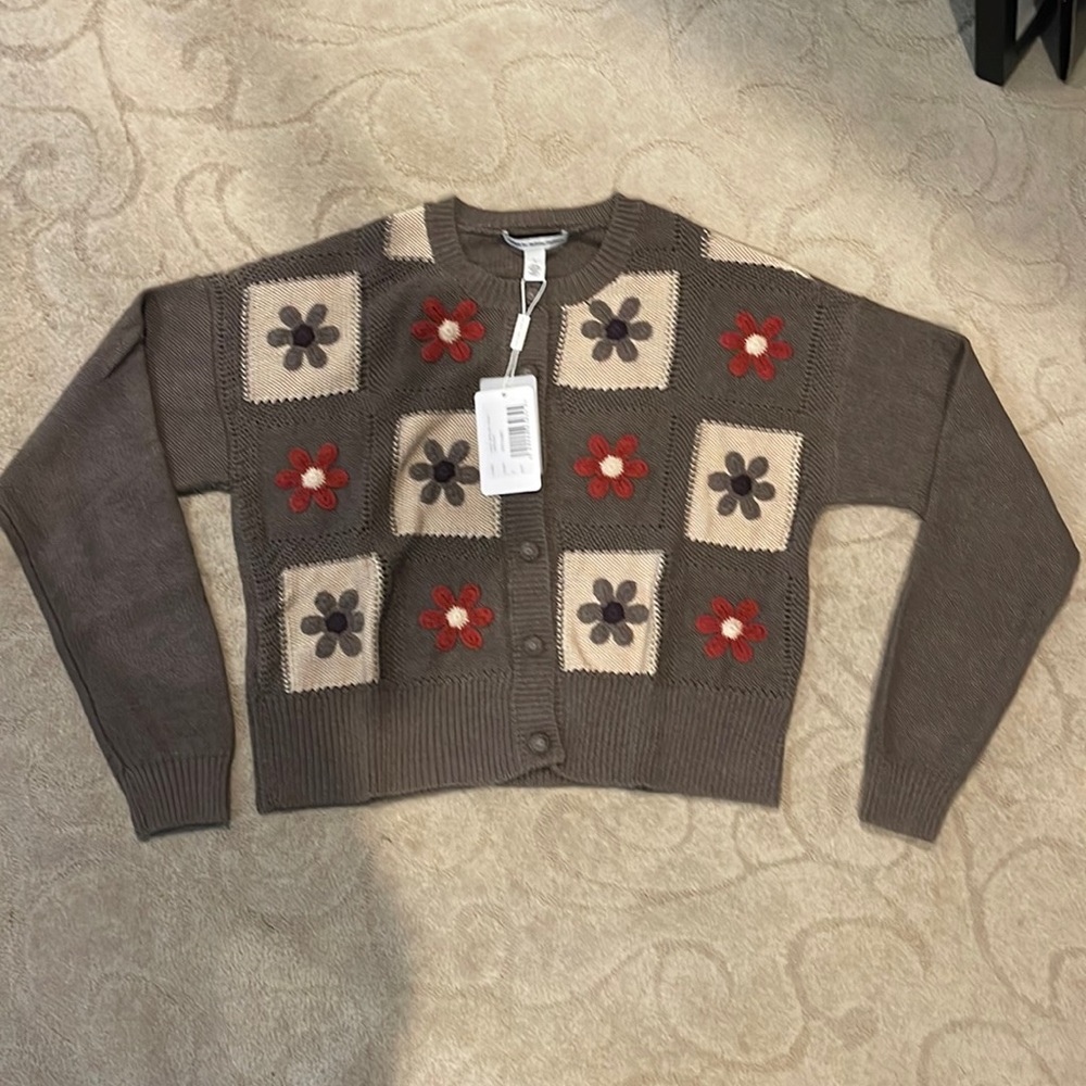 NWT autumn cashmere cotton cardigan with crochet floral detain